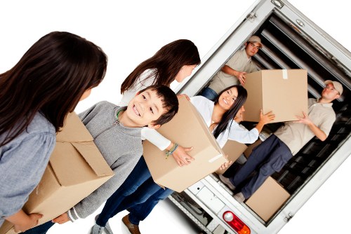 Packing fragile household items during a Hamptonhill home move