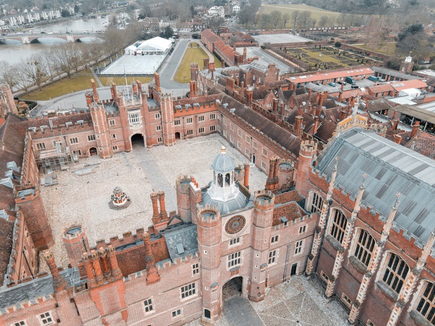 https://manandvanhamptonhill.co.uk/blog/hampton-court-palace-deliveries-and-removals-access-guide/